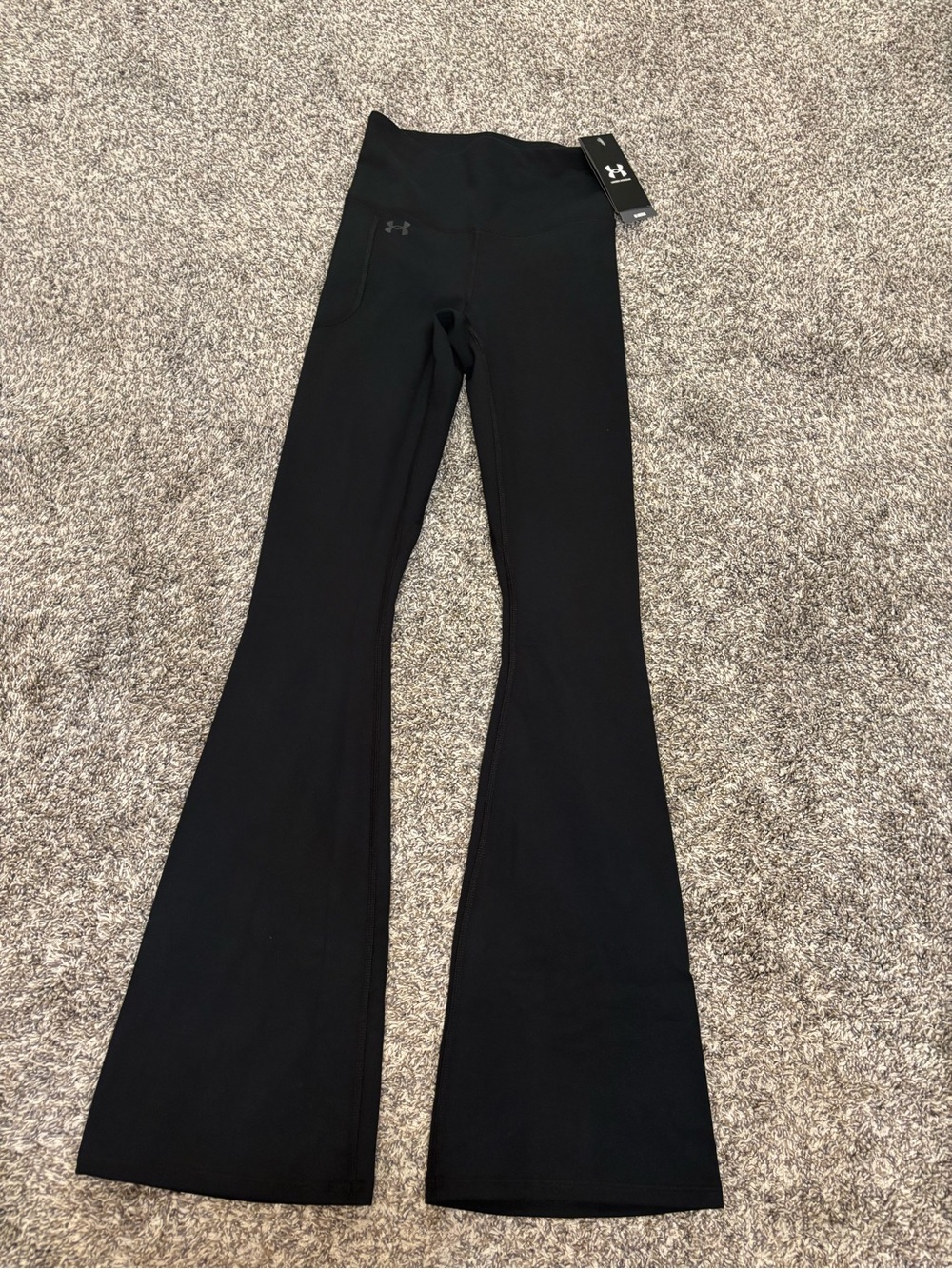 Under Armour women’s motion Black Flare Leggings with Subtle Logo Sz XS
